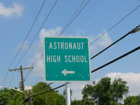 Photograph of steet sign. Photo by Kat Tanaka.