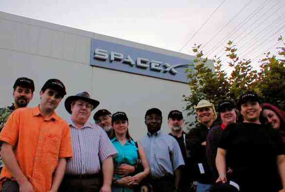 Group picture outside of SpaceX