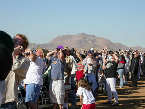 Crowds watching X Prize-winning flight.