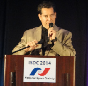 Meteorite Man Geoffrey Notkin speaks at Thursday lunch. (Photo: Michael McGuire)