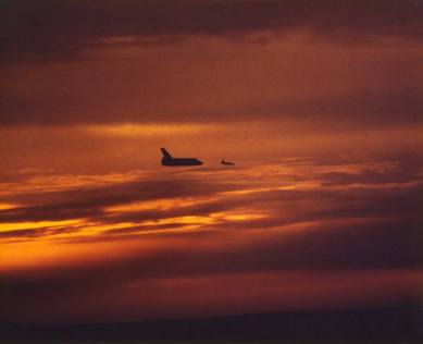 Photo of landing of STS-5 at Edwards AFB